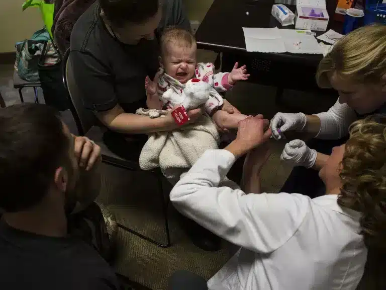 Child affected by water contamination with lead in Flint examined by doctors